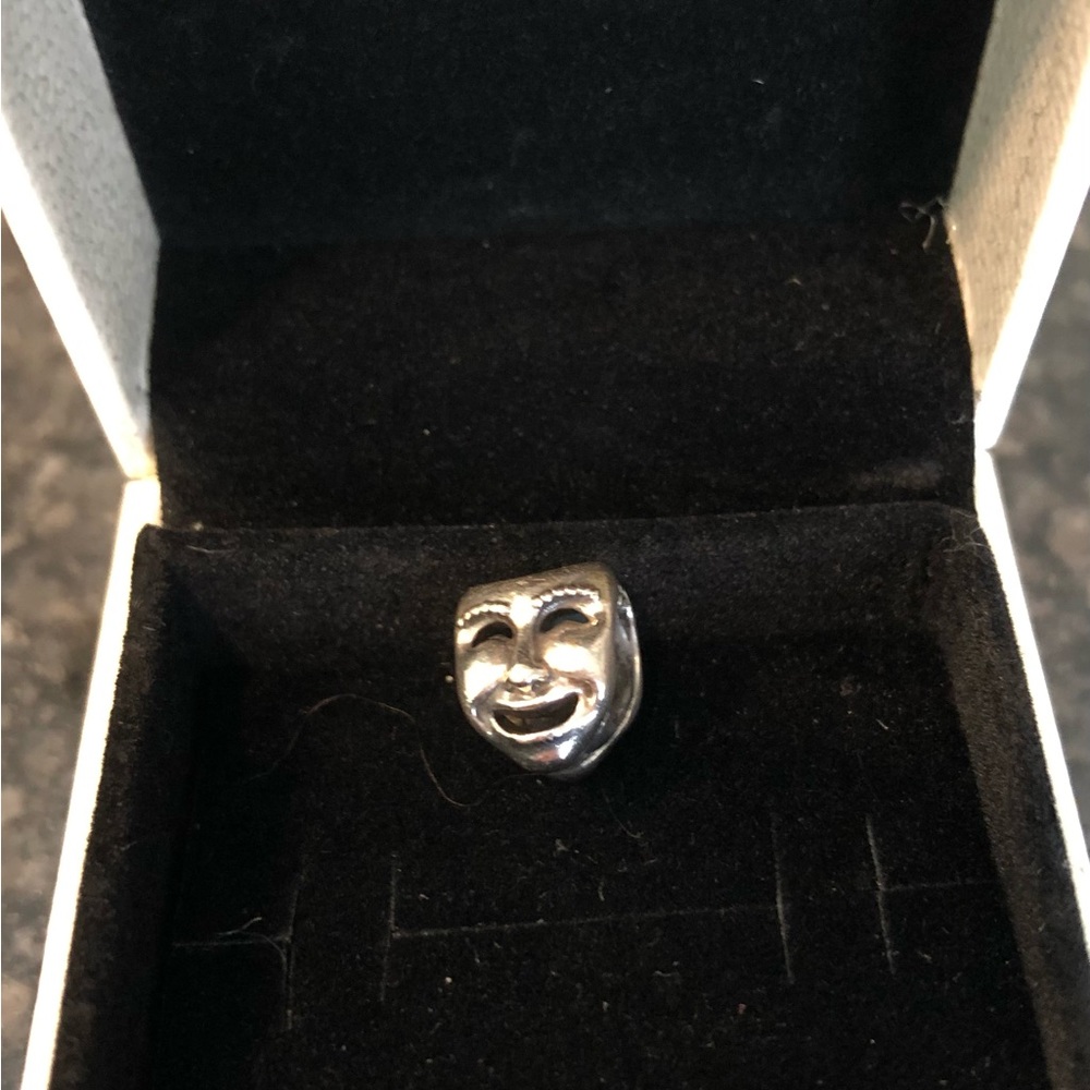 Rare Pandora theatre mask (discontinued) charm